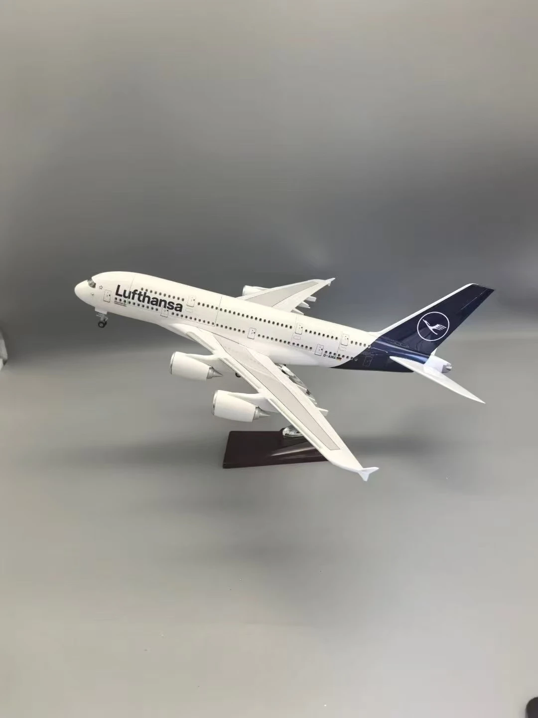 Lufthansa Airbus A380 Model 47cm with LED Lights 7 Lufthansa Airbus A380 Model 47cm with LED Lights - Image 7