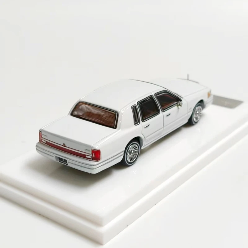 1992 Town Car Diecast Model in White 4 1992 Town Car Diecast Model in White - Image 4