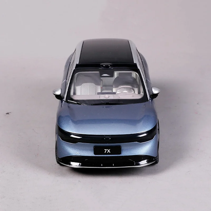 Blue Zeekr 7x Diecast Model Car 1:18 Scale 4 Blue Zeekr 7x Diecast Model Car 1:18 Scale - Image 4