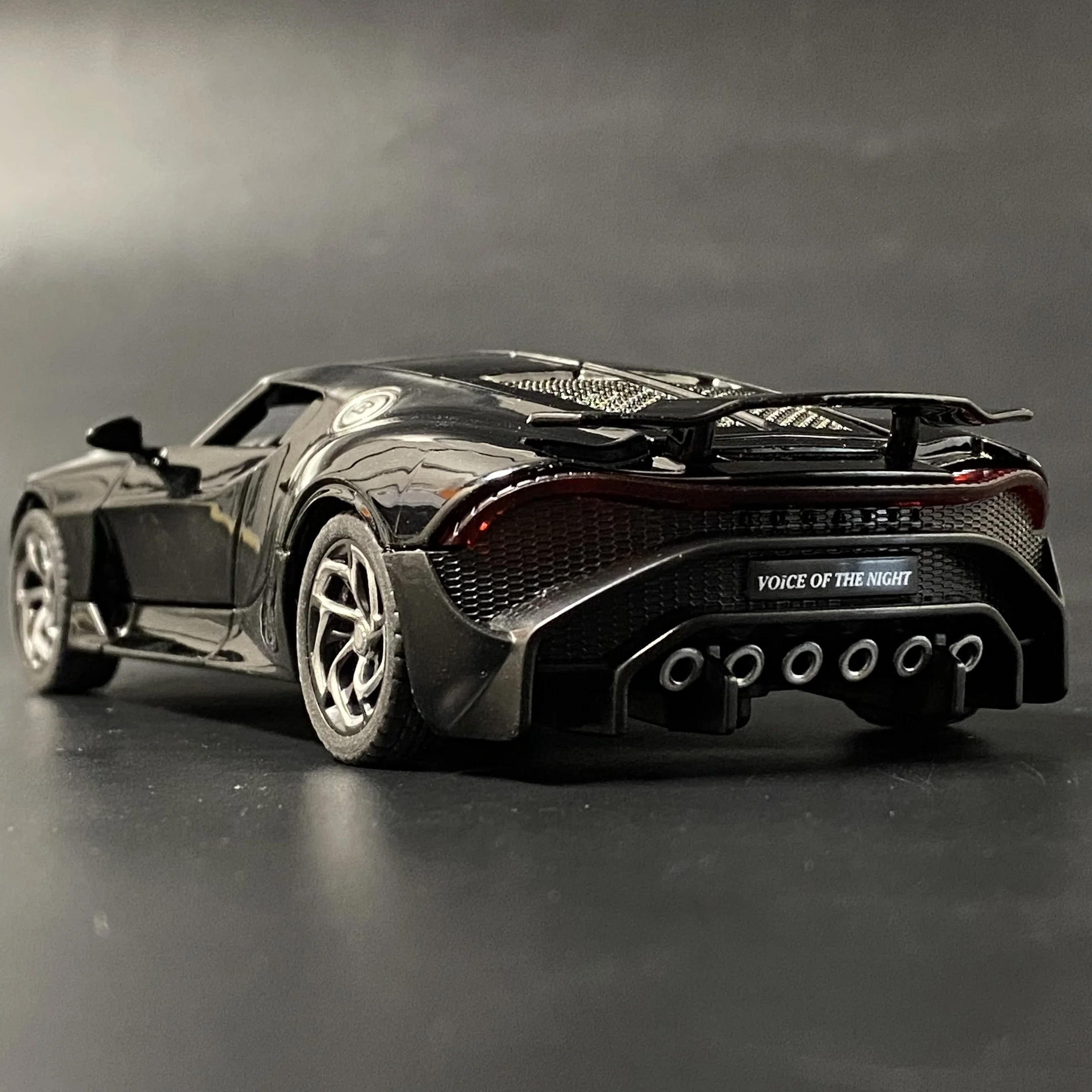 1:32 Diecast Supercar Model for Collectors 5 1:32 Diecast Supercar Model for Collectors - Image 5