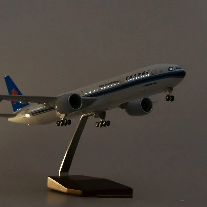 Southern Airlines Boeing 787 Diecast Model 1/130 3 Southern Airlines Boeing 787 Diecast Model 1/130 - Image 3