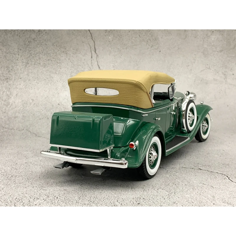 1932 V16 Sport Phaeton Diecast Model 1:18 Scale 3 1932 V16 Sport Phaeton Diecast Model 1:18 Scale - Image 3