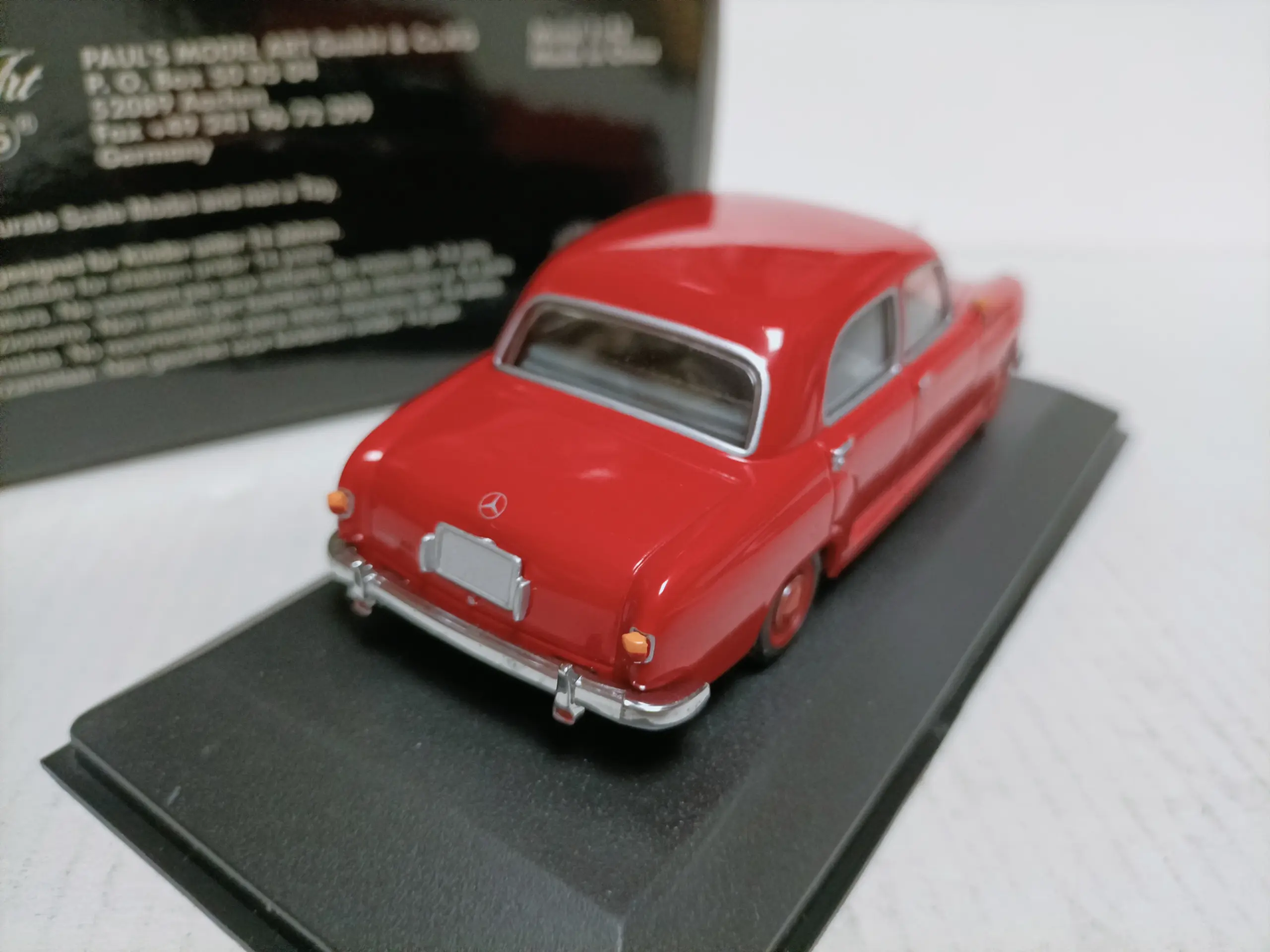 Vintage Mercedes-Benz 180 Diecast Model 1:43 Scale 3 Vintage Mercedes-Benz 180 Diecast Model 1:43 Scale - Image 3