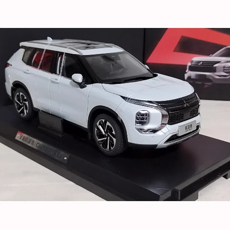 2023 Outland White Alloy Car Model 1:18 Scale 4 2023 Outland White Alloy Car Model 1:18 Scale - Image 4