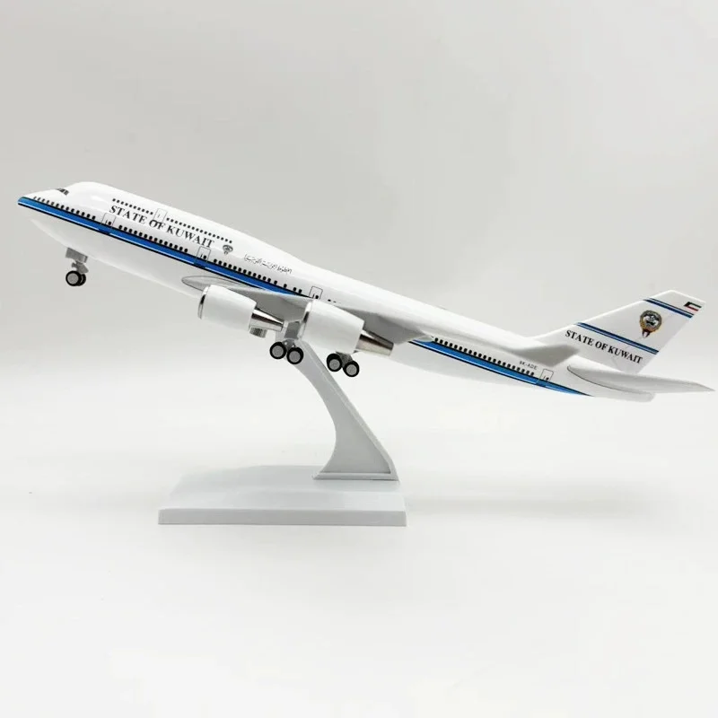 Kuwait Airlines Boeing 747 Model Replica 4 Kuwait Airlines Boeing 747 Model Replica - Image 4