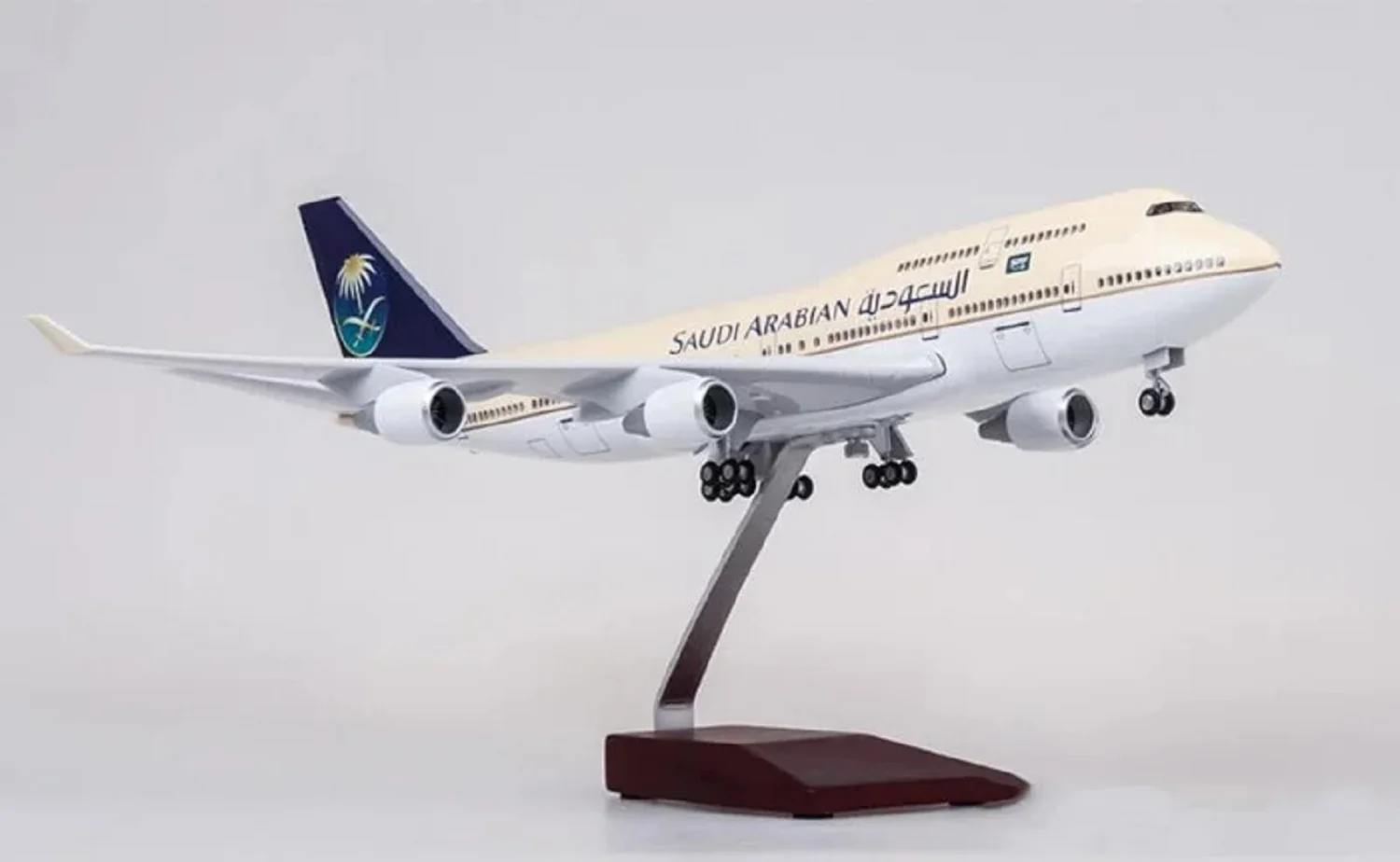 Saudi Arabian Airlines B747-4 Model 47cm Scale 7 Saudi Arabian Airlines B747-4 Model 47cm Scale - Image 7