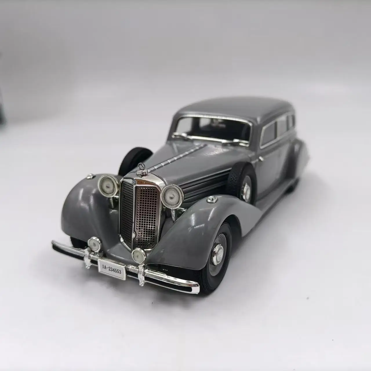 1:43 Classic Luxury Car Model Diecast 2 1:43 Classic Luxury Car Model Diecast - Image 2