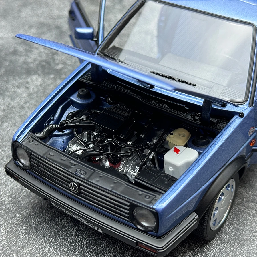 1988 VW Golf 1:18 Scale Die-Cast Model 5 1988 VW Golf 1:18 Scale Die-Cast Model - Image 5