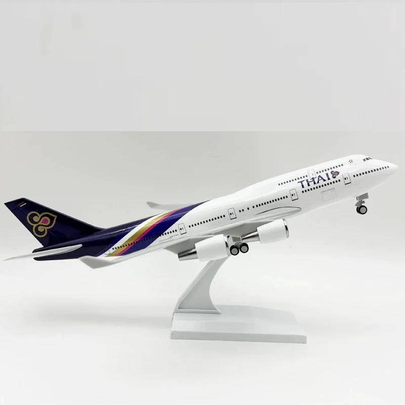 Thai Airways 747 Collector's Model - 30cm Resin & Diecast 2 Thai Airways 747 Collector's Model - 30cm Resin & Diecast - Image 2