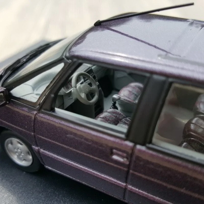 Purple Space-Themed 1:43 Diecast Renault MPV 4 Purple Space-Themed 1:43 Diecast Renault MPV - Image 4