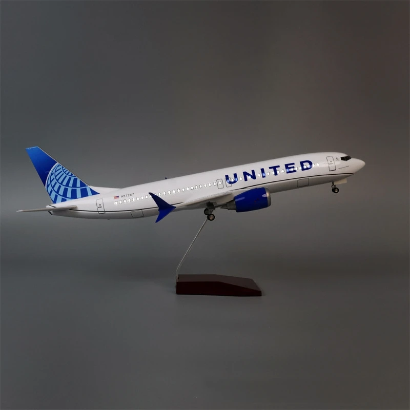 United Airlines Boeing 737 MAX Model - 47cm 2 United Airlines Boeing 737 MAX Model - 47cm - Image 2