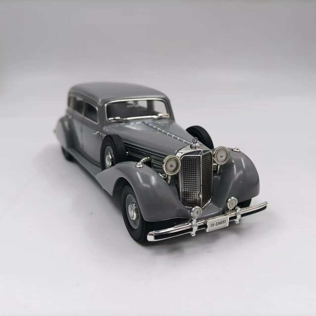 1:43 Classic Luxury Car Model Diecast 4 1:43 Classic Luxury Car Model Diecast - Image 4