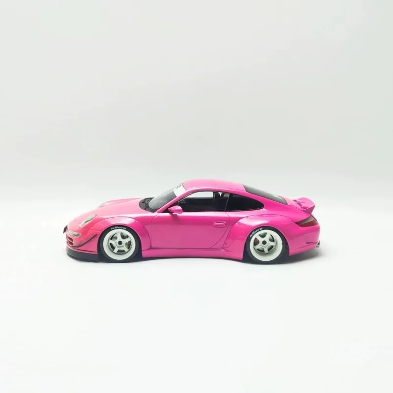 Porsche 911 RWB 1:18 Diecast Model in Pink or Silver 4 Porsche 911 RWB 1:18 Diecast Model in Pink or Silver - Image 4