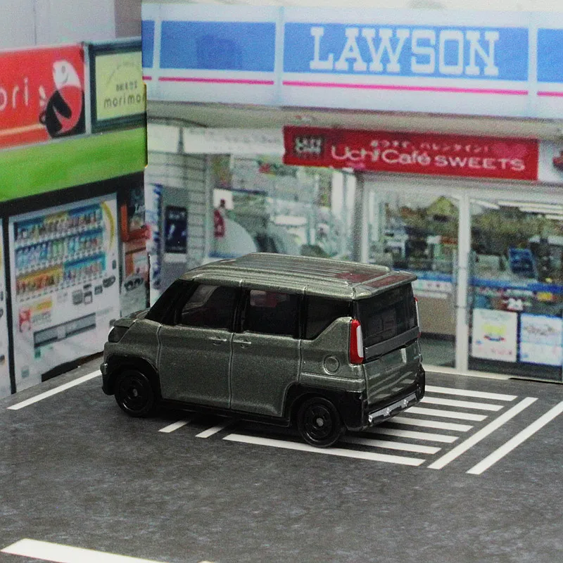 Miniature Mitsubishi Delica Takara Tomy 7cm Green 2 Miniature Mitsubishi Delica Takara Tomy 7cm Green - Image 2