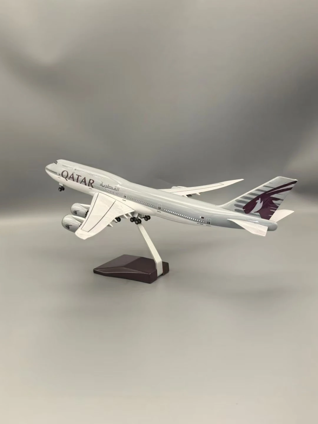 Qatar Airways Boeing 747-8 Model 1/150 Scale 2 Qatar Airways Boeing 747-8 Model 1/150 Scale - Image 2