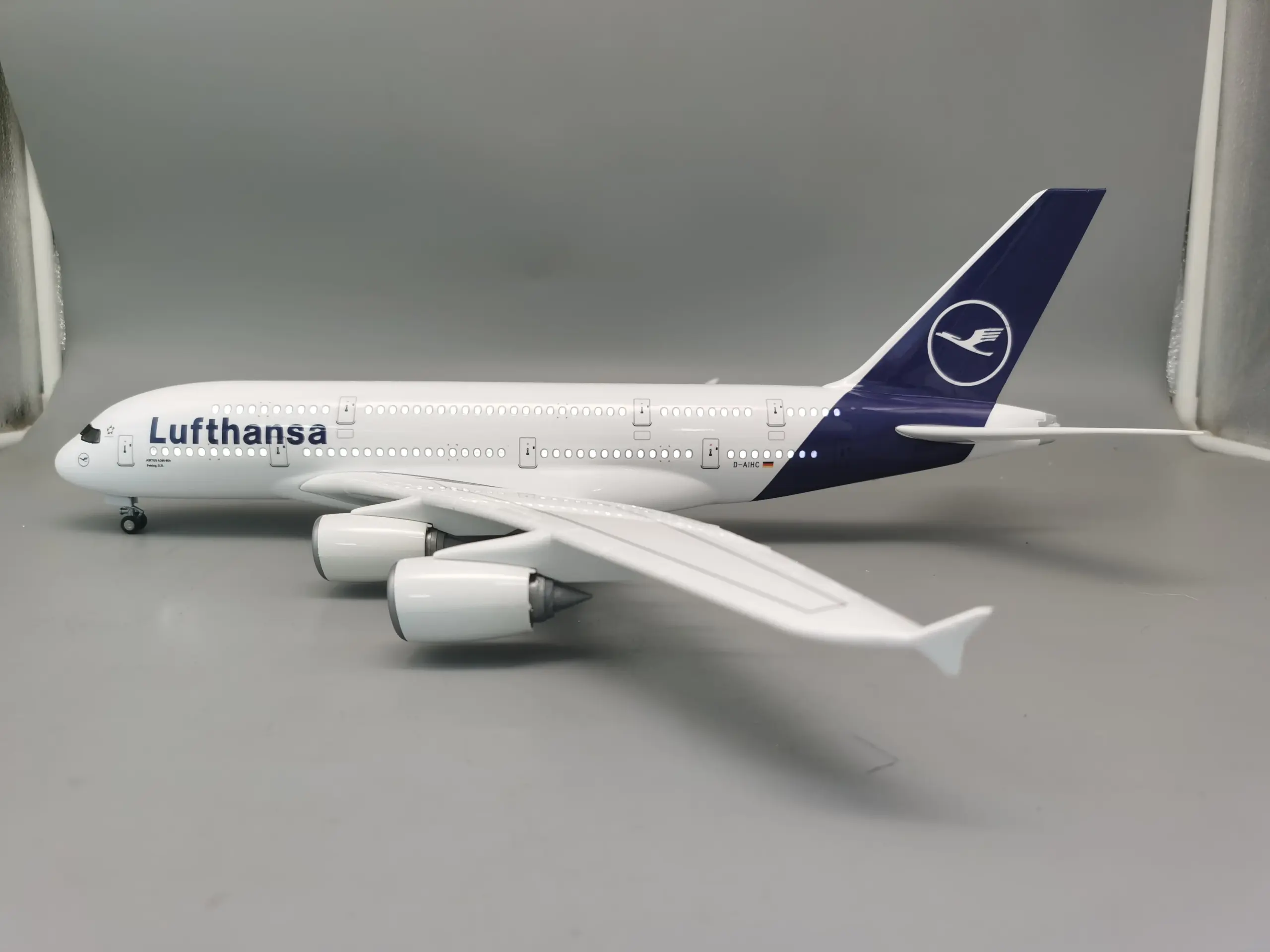Lufthansa Airbus A380 Model 1:160 Scale 6 Lufthansa Airbus A380 Model 1:160 Scale - Image 6