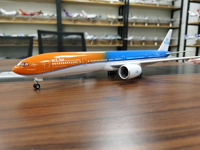 KLM Boeing 777 Scale Model 47cm with LED Lights 5 KLM Boeing 777 Scale Model 47cm with LED Lights - Image 5