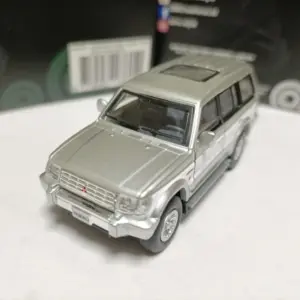 Scaled Mitsubishi Pajero Model for Collectors 9 S43178e3c7f24465f9a730b37db45ad76R