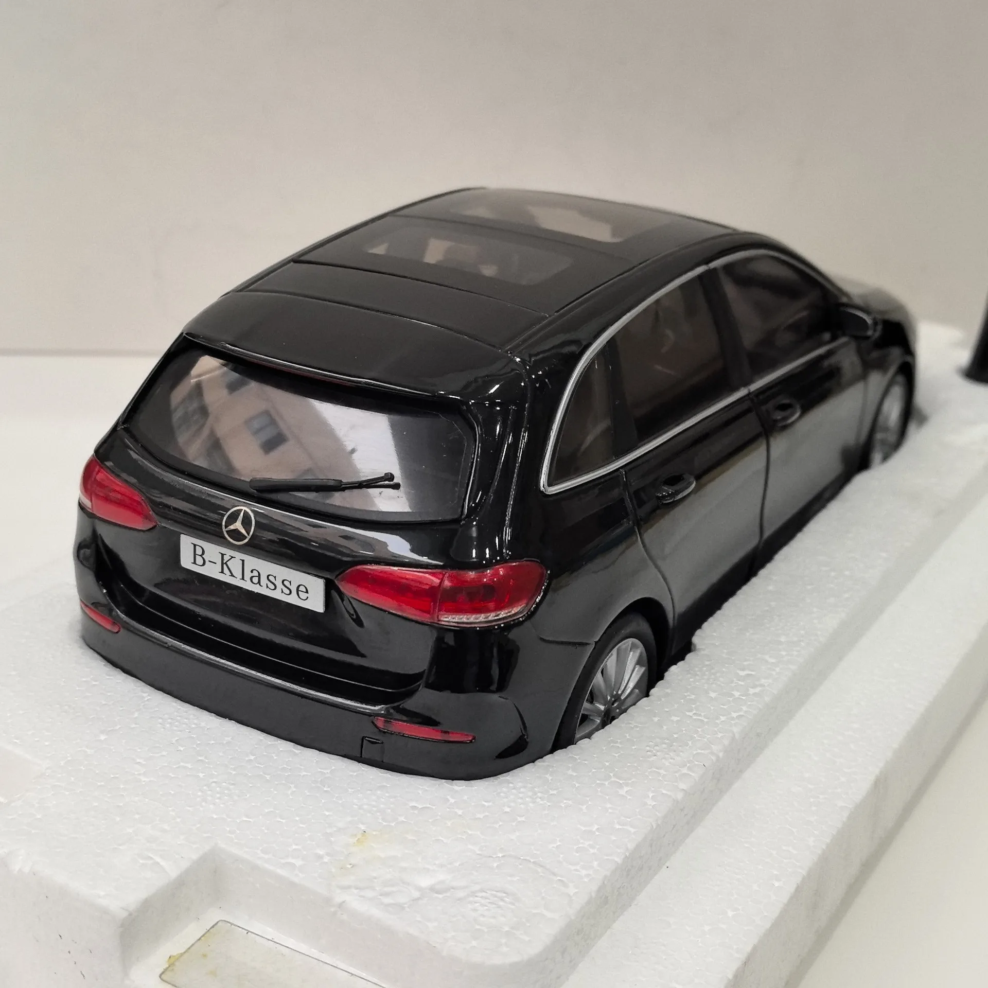 Mercedes-Benz B-Class 1:18 Model in Black 4 Mercedes-Benz B-Class 1:18 Model in Black - Image 4