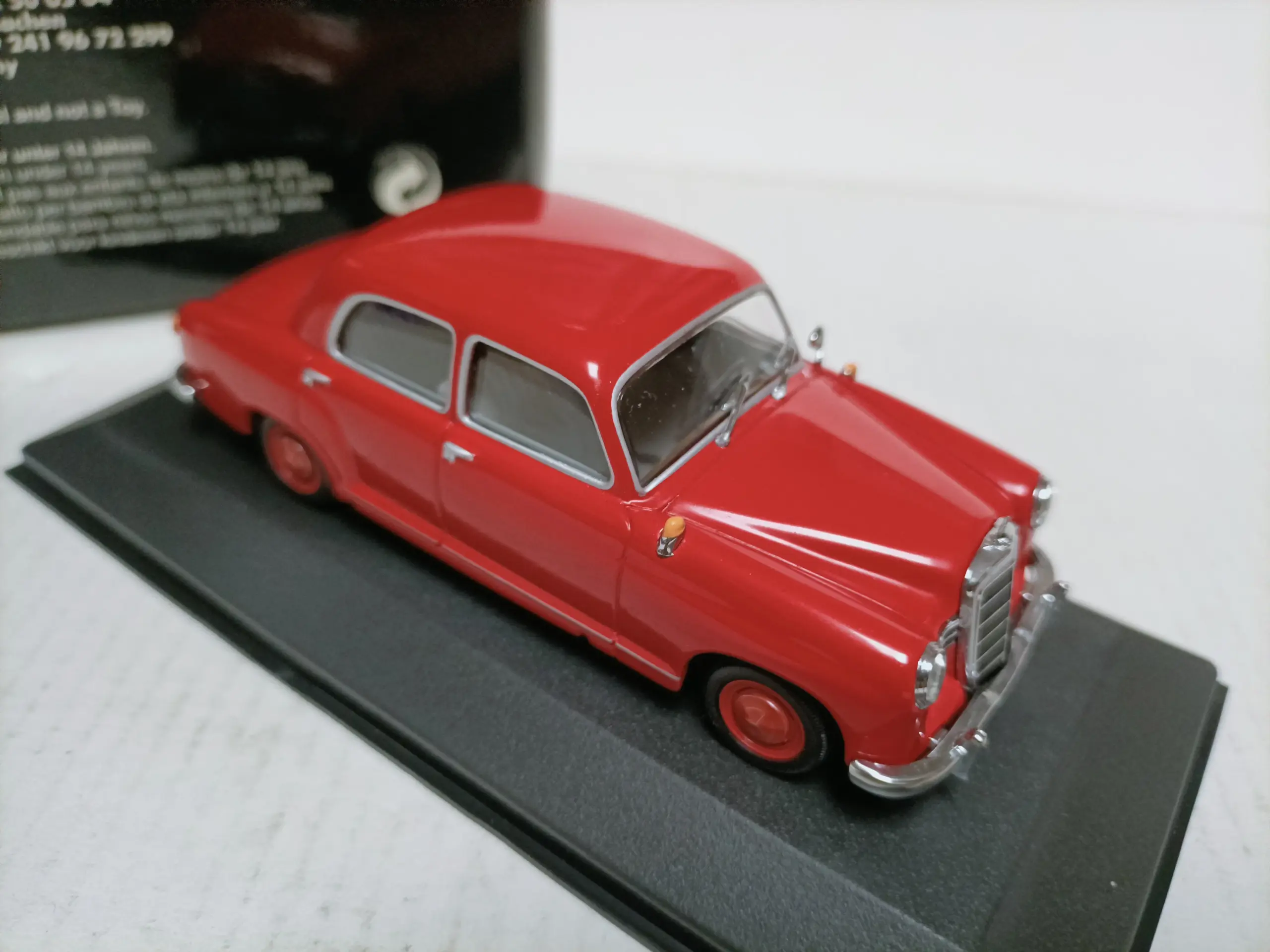 Vintage Mercedes-Benz 180 Diecast Model 1:43 Scale 4 Vintage Mercedes-Benz 180 Diecast Model 1:43 Scale - Image 4