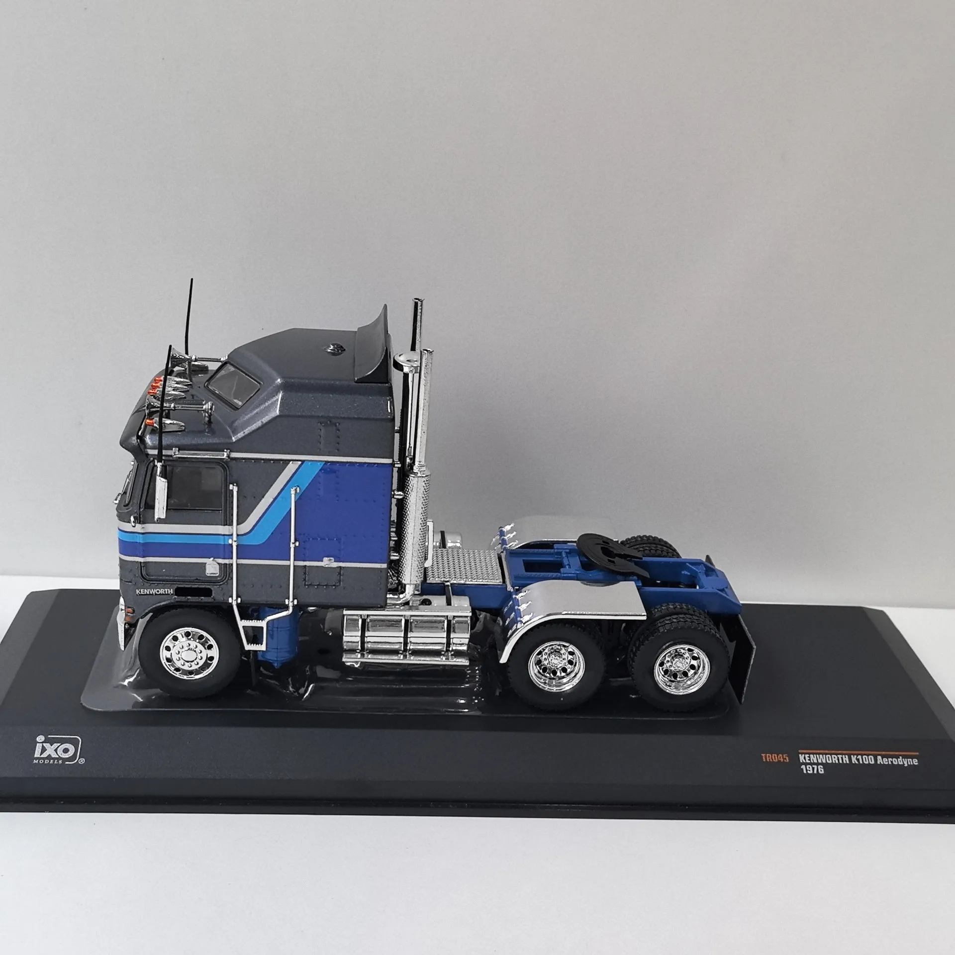 Vintage 1976 Kenworth K100 Aerodyne Model 2 Vintage 1976 Kenworth K100 Aerodyne Model - Image 2