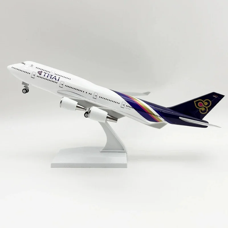 Thai Airways 747 Collector's Model - 30cm Resin & Diecast 3 Thai Airways 747 Collector's Model - 30cm Resin & Diecast - Image 3