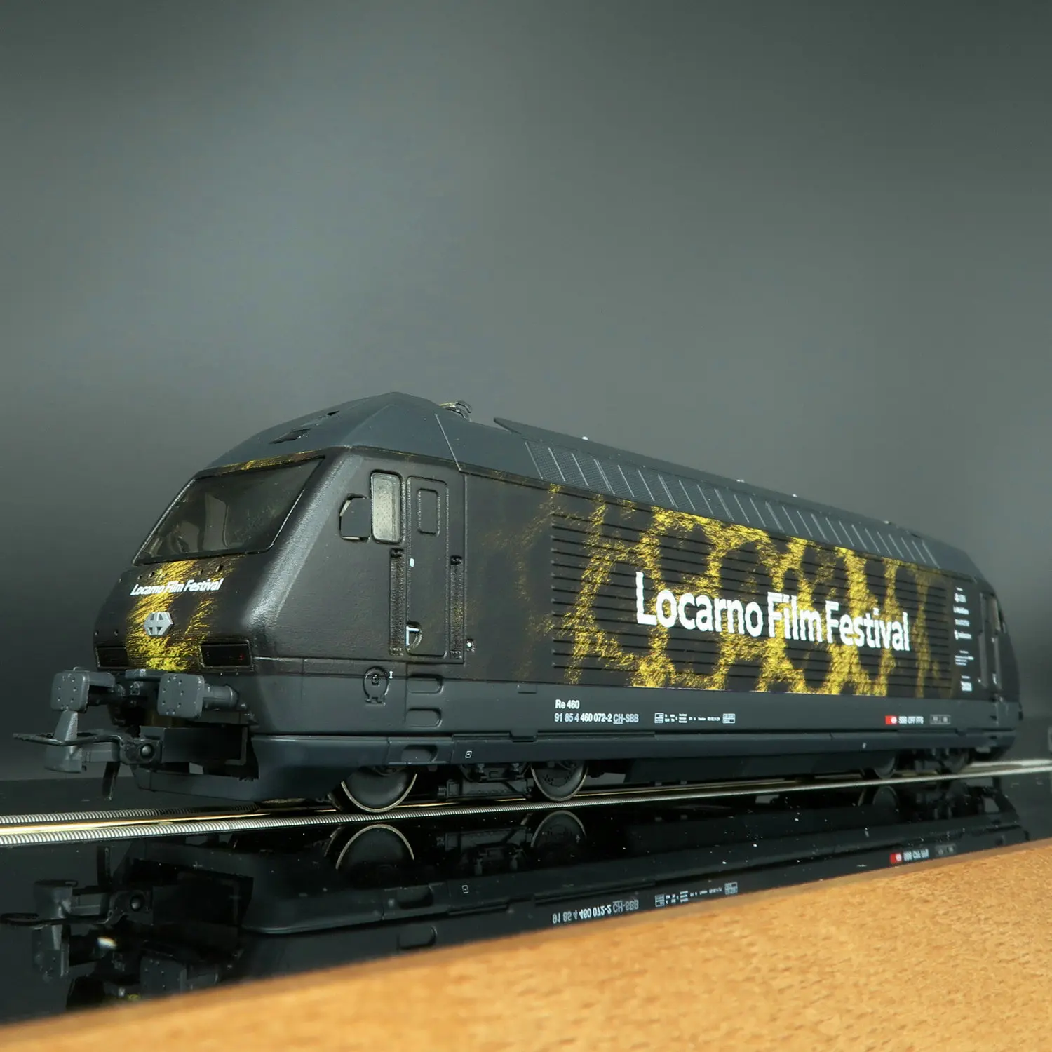 HO Scale MODEL RE460 Electric Train Engine 6 HO Scale MODEL RE460 Electric Train Engine - Image 6