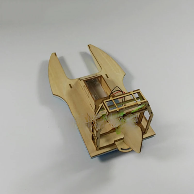 Flying Fish Assembled Electric Wind Speedboat Model 4 Flying Fish Assembled Electric Wind Speedboat Model - Image 4