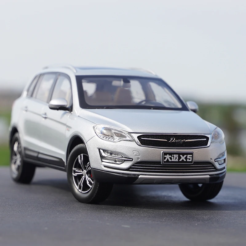 1:18 Scale Silver Zhongtai Damai X5 Diecast Model 4 1:18 Scale Silver Zhongtai Damai X5 Diecast Model - Image 4