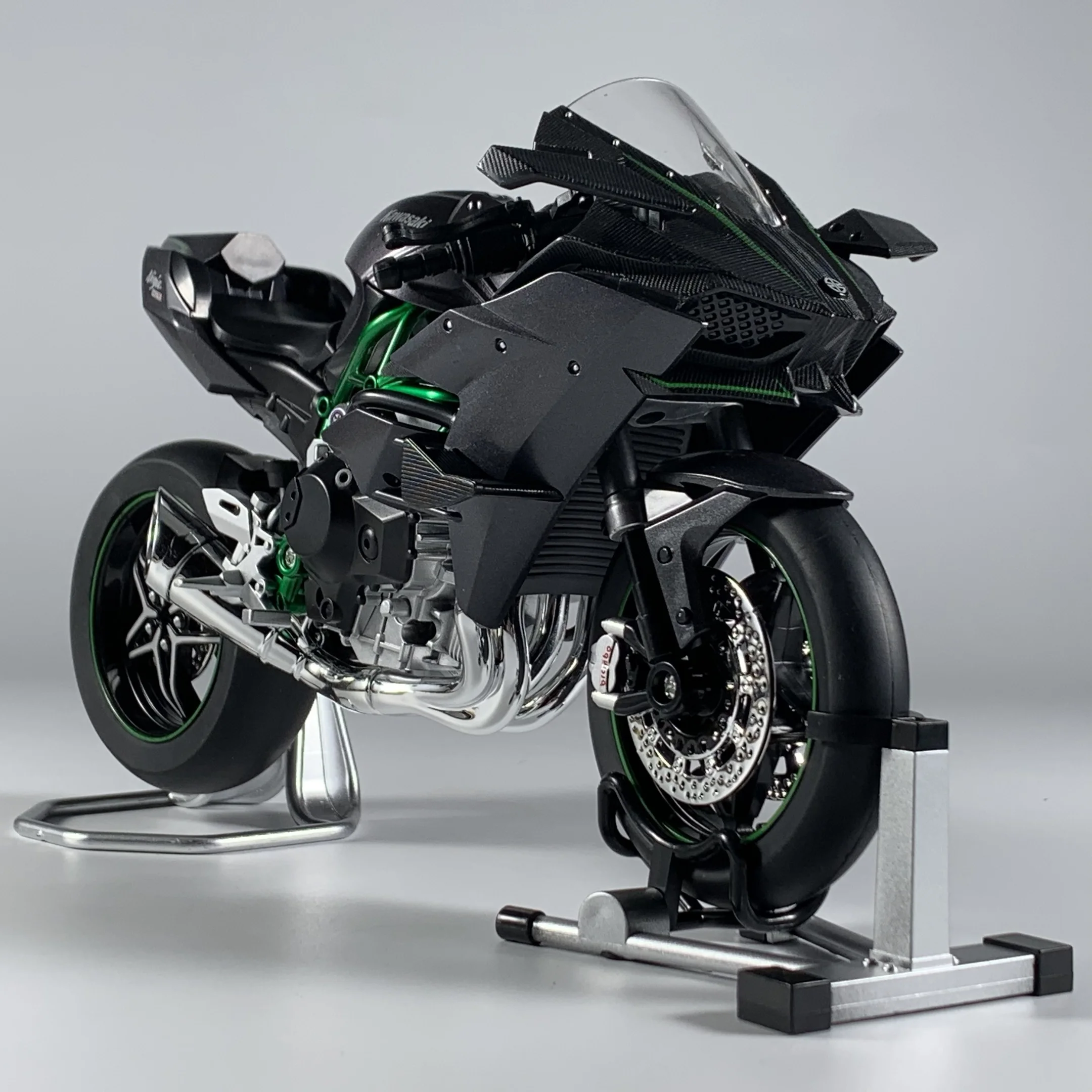 Kawasaki H2R/H2 Ninja 1:9 Diecast Model 5 Kawasaki H2R/H2 Ninja 1:9 Diecast Model - Image 5