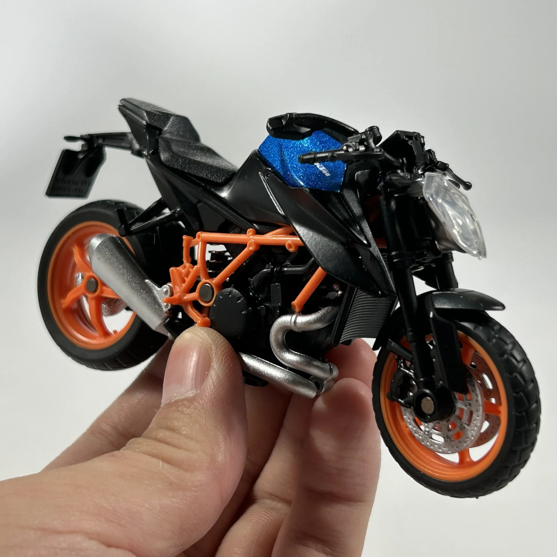 1:18 Scale Diecast Motorcycle Model Collection 2 1:18 Scale Diecast Motorcycle Model Collection - Image 2