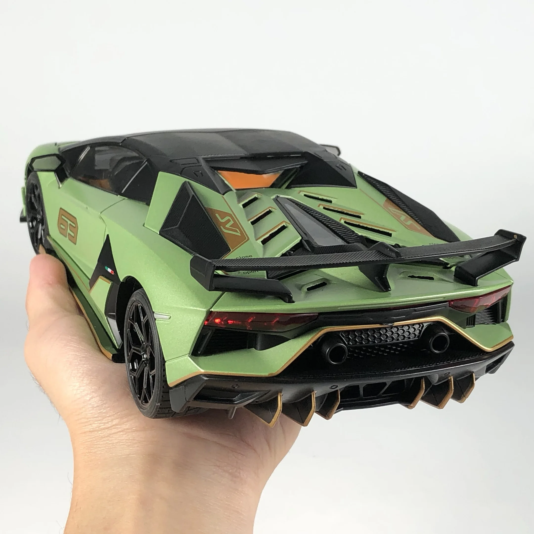 1:18 Lamborghini Aventador SVJ 63 Diecast Model 4 1:18 Lamborghini Aventador SVJ 63 Diecast Model - Image 4