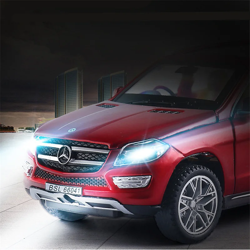 1:32 Scale Mercedes-Benz GL500 Diecast SUV Model 5 1:32 Scale Mercedes-Benz GL500 Diecast SUV Model - Image 5