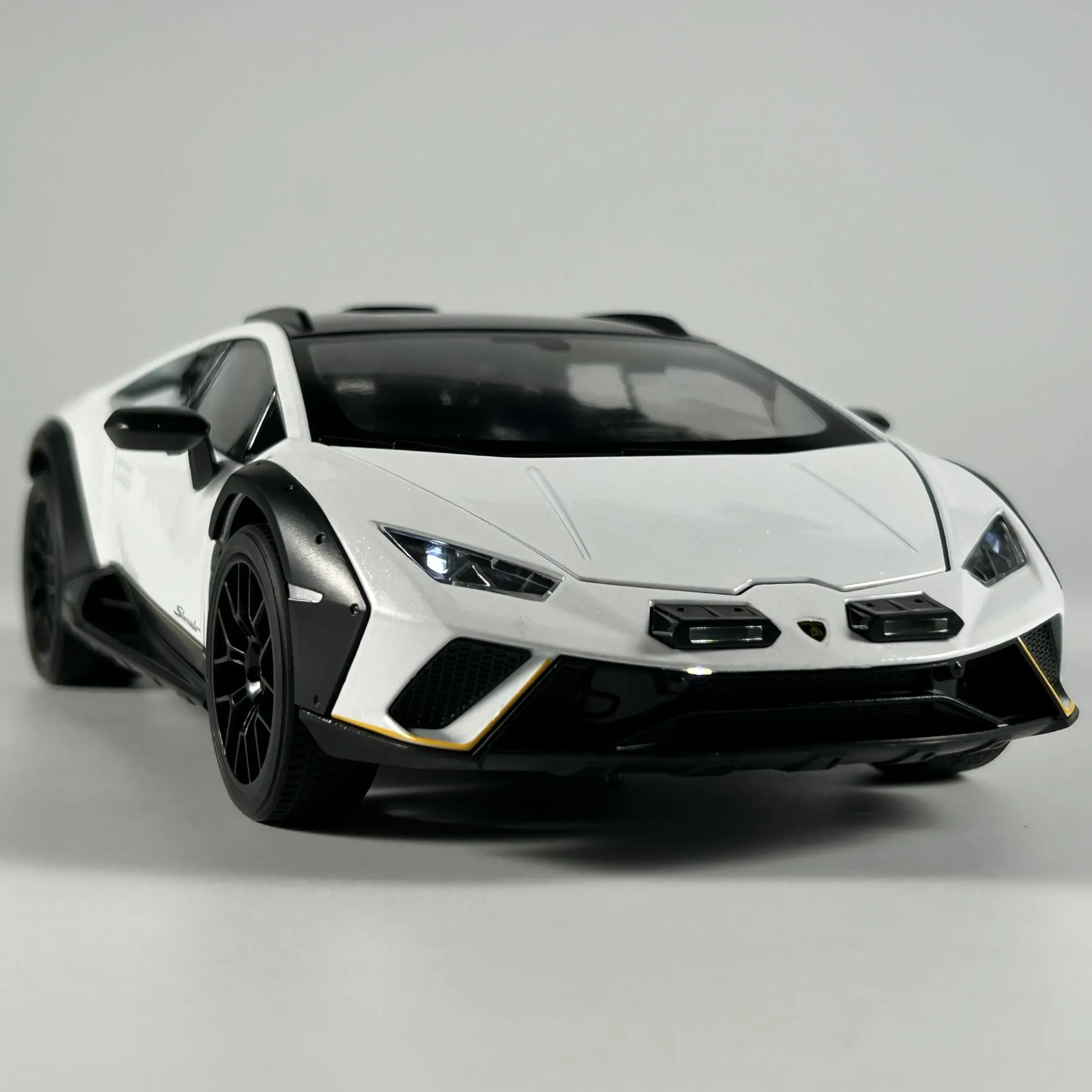 Lamborghini Huracan Sterrato 1:18 Diecast Model 4 Lamborghini Huracan Sterrato 1:18 Diecast Model - Image 4