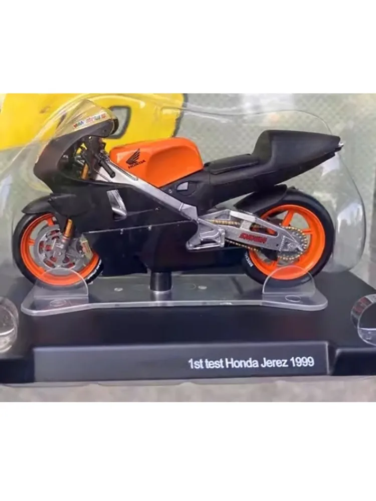 Honda NSR500 1:18 Scale Racing Model 2 Honda NSR500 1:18 Scale Racing Model - Image 2