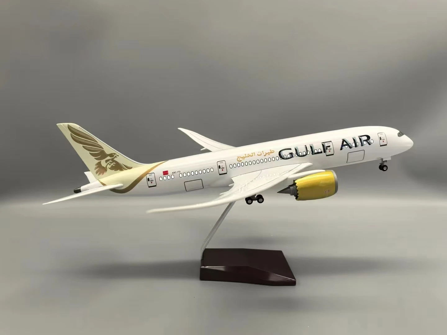 Gulf Air Boeing 787 Scale Model 1/130 2 Gulf Air Boeing 787 Scale Model 1/130 - Image 2