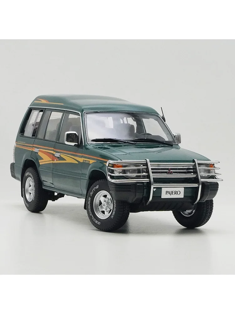 1:18 Mitsubishi Pajero V31 Diecast Model for Collectors 3 1:18 Mitsubishi Pajero V31 Diecast Model for Collectors - Image 3