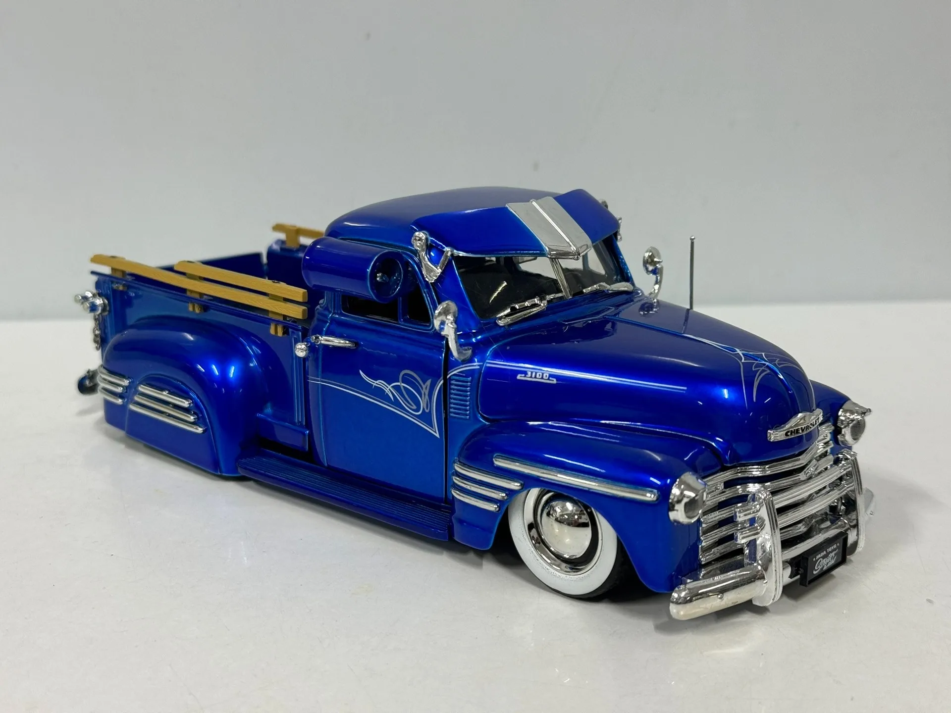 Vintage Blue Diecast Chevrolet Pickup Model 1:24 Scale 4 Vintage Blue Diecast Chevrolet Pickup Model 1:24 Scale - Image 4