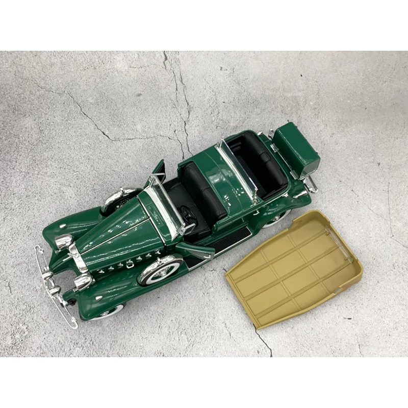 1932 V16 Sport Phaeton Diecast Model 1:18 Scale 4 1932 V16 Sport Phaeton Diecast Model 1:18 Scale - Image 4