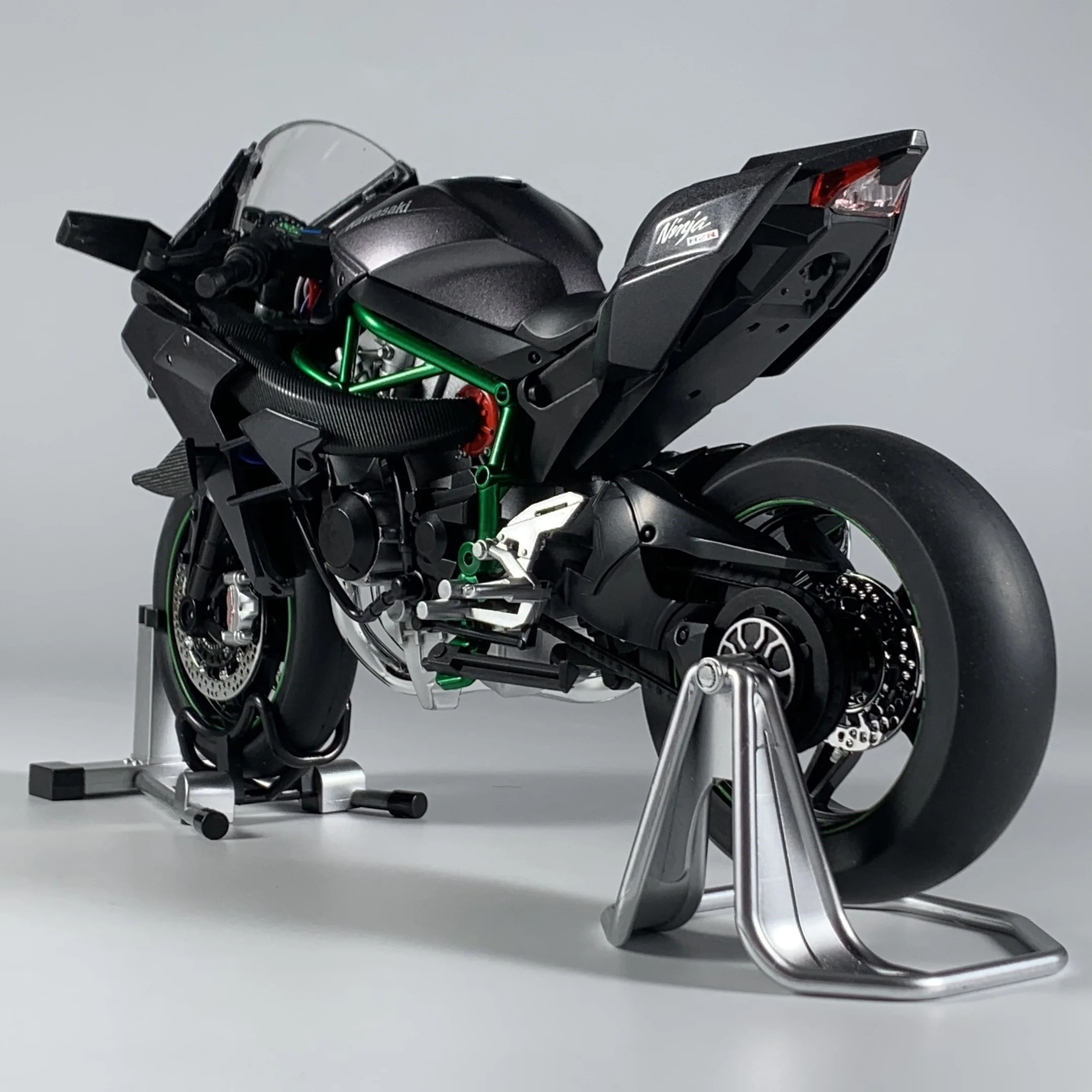 Kawasaki H2R 1:9 Diecast Motorcycle Model 6 Kawasaki H2R 1:9 Diecast Motorcycle Model - Image 6