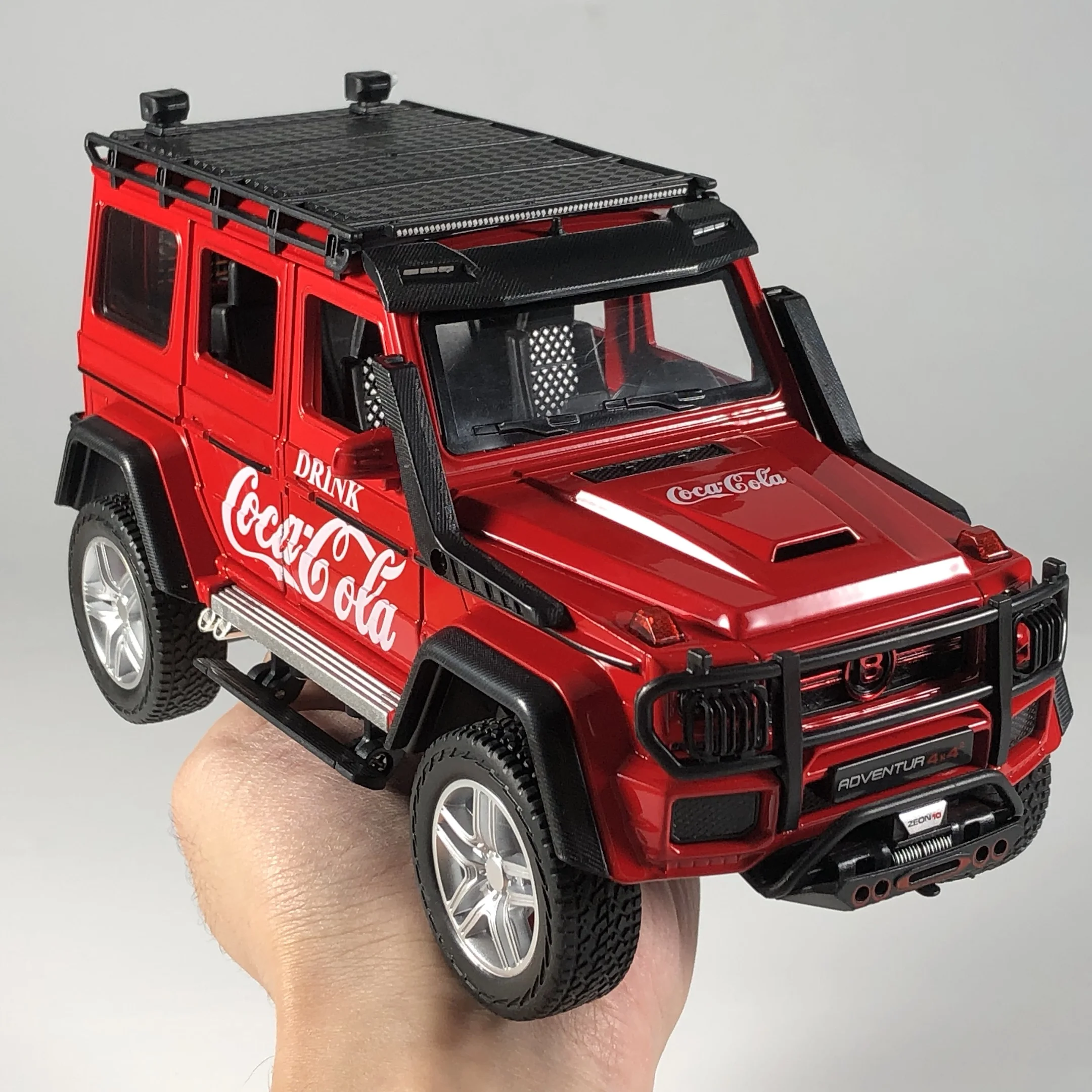 Mercedes-Benz G550 Coca-Cola 1:24 Diecast Model 4 Mercedes-Benz G550 Coca-Cola 1:24 Diecast Model - Image 4