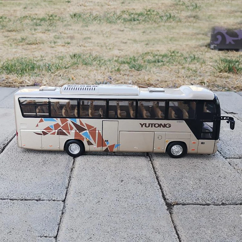 Yutong ZK6118HQY8Y Double-Decker Model 4 Yutong ZK6118HQY8Y Double-Decker Model - Image 4