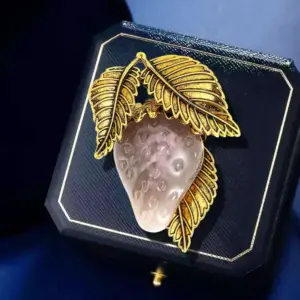 Strawberry Brooch by Drip Oil in Red or Bronze 13 S4ac7312a42234deabf5afc1b4a35b3148