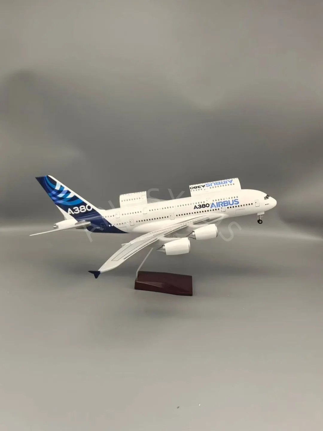 White Airbus A380 Model 1:160 Scale for Collectors 3 White Airbus A380 Model 1:160 Scale for Collectors - Image 3