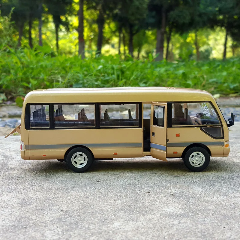 1:32 Diecast Bus Model with Light & Sound 5 1:32 Diecast Bus Model with Light & Sound - Image 5