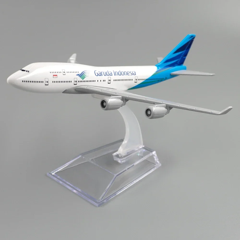Garuda Indonesia Boeing 747 Diecast Model 1:400 6 Garuda Indonesia Boeing 747 Diecast Model 1:400 - Image 6