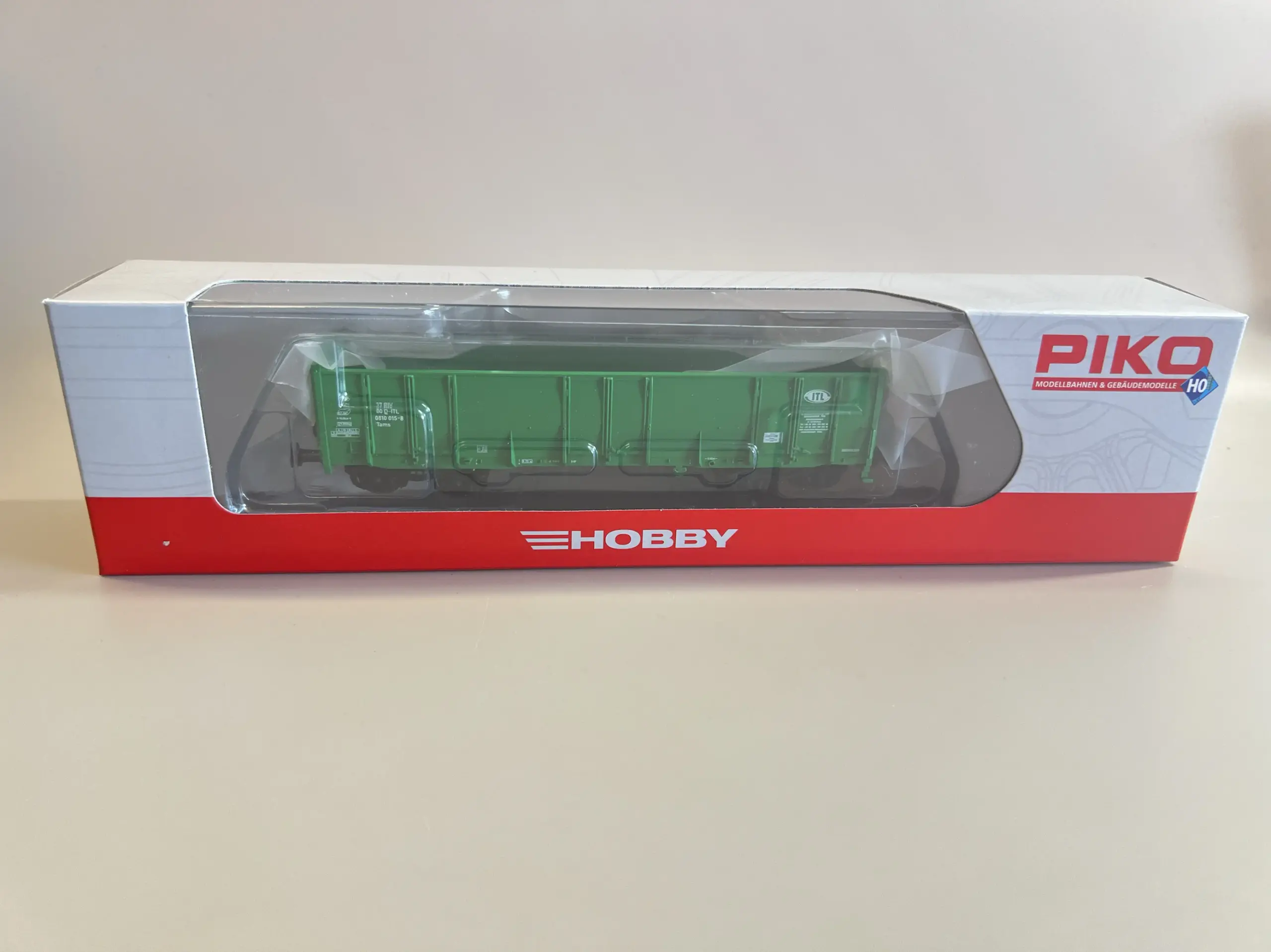 Vibrant Green HO Freight Car from PIKO 8 Vibrant Green HO Freight Car from PIKO - Image 8