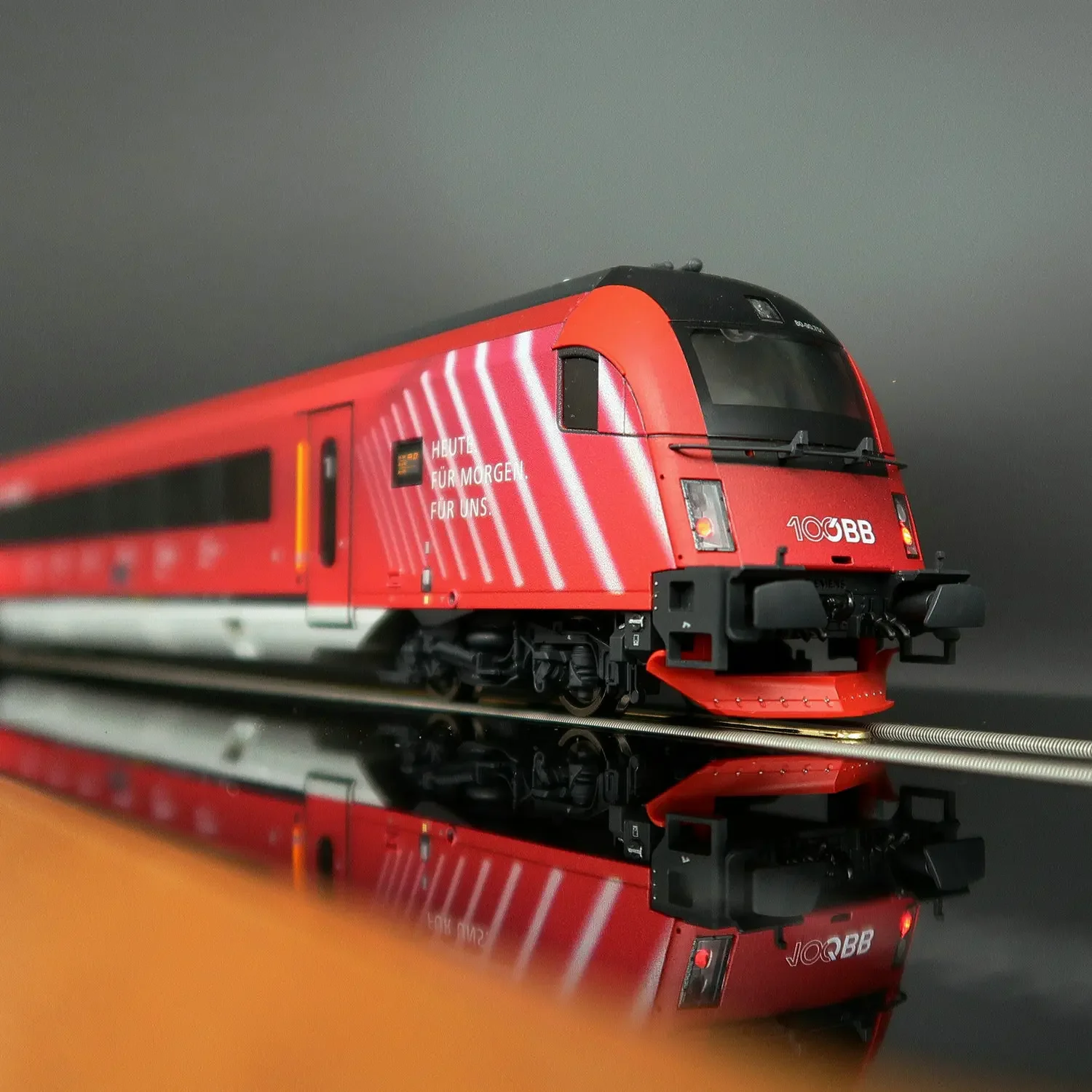 ROCO HO 1/87 RAILJET High-Speed Train Set 3 ROCO HO 1/87 RAILJET High-Speed Train Set - Image 3