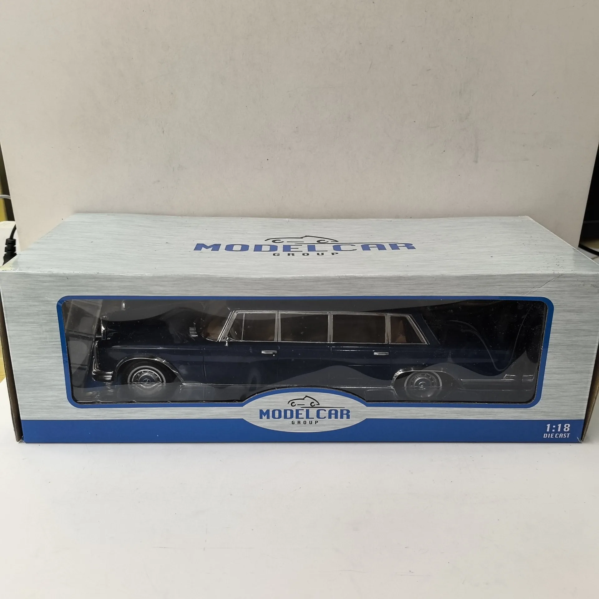 Diecast Mercedes-Benz 600 Model 1/18 Navy Blue 6 Diecast Mercedes-Benz 600 Model 1/18 Navy Blue - Image 6