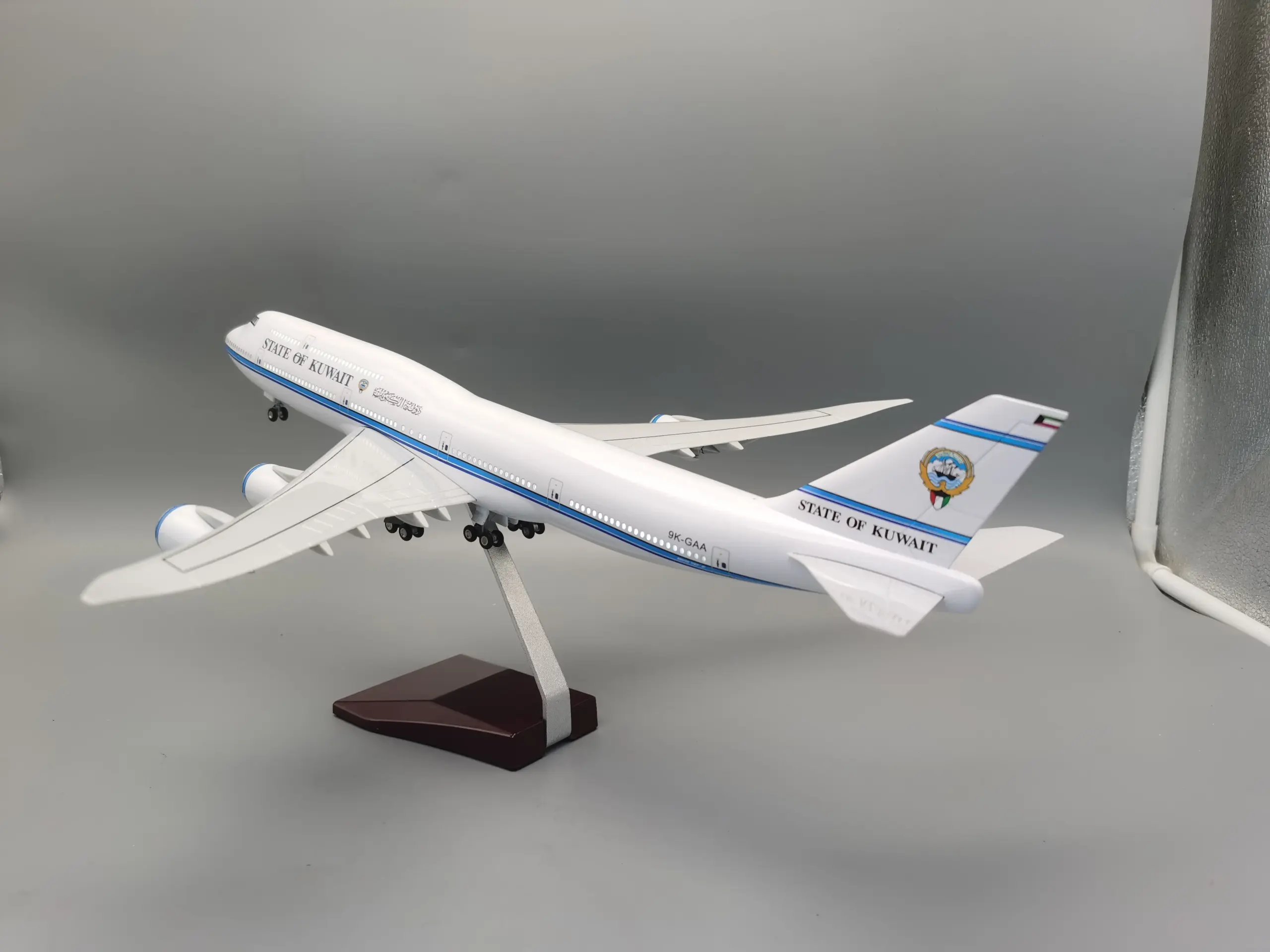 Kuwait Airlines B747 Diecast Model 1:150 Scale 4 Kuwait Airlines B747 Diecast Model 1:150 Scale - Image 4